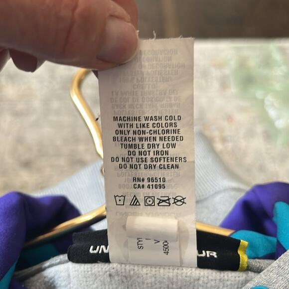 Under Armour Loose Fit Patch Logo Women’s Pullover Sweatshirt Size Small - Picture 7 of 9